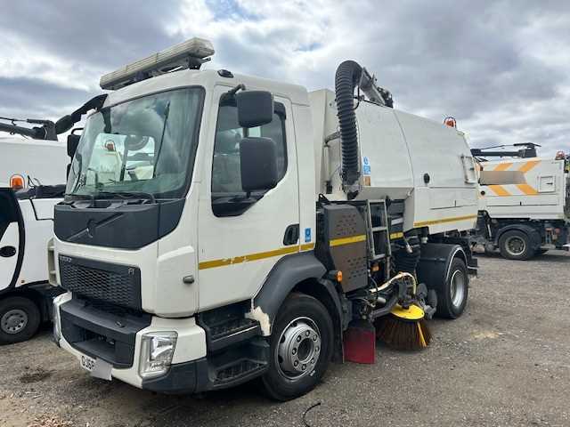 Lot 51 - 2018 (68 Plate) Volvo FL Johnston VT651 Sweeper/Gulley Sucker Euro 6