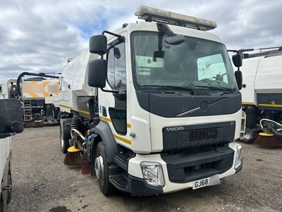 Lot 51 - 2018 (68 Plate) Volvo FL Johnston VT651 Sweeper/Gulley Sucker Euro 6