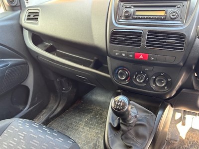 Lot 45 - 2017 Vauxhall Combo Van Euro 6