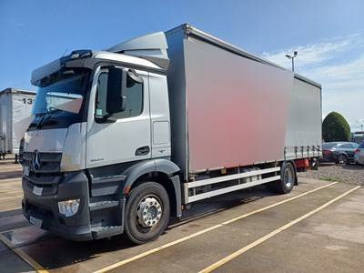 Lot 9 - 2016 Mercedes Antos Rigid Curtainside 18000kg 4x2 Euro 6