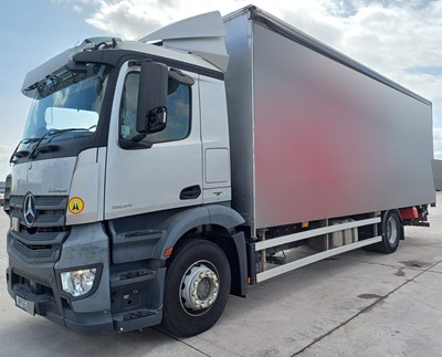 Lot 6 - 2015 (65 Plate) Mercedes Antos Rigid Curtainside 18000kg 4x2 Euro 6