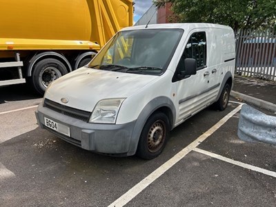 Lot 25 - 2004 Ford Transit Connect T200L Van Euro 3 NON RUNNER