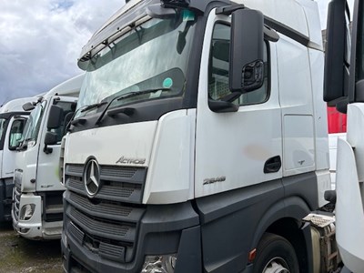 Lot 57 - 2017 (67 Plate) Mercedes Actros 2545 6x2 Tractor Unit Euro 6 NON RUNNER