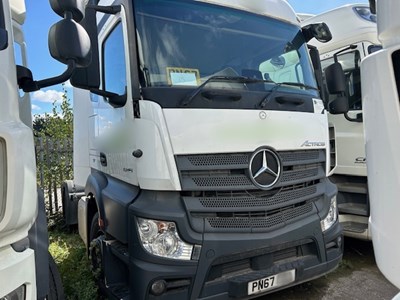 Lot 100 - 2017 (67 Plate) Mercedes Actros 1846 4x2 Tractor Unit NON RUNNER