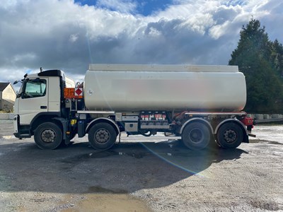 Lot 16 - 2011 (61 Plate) Volvo FM-380 8x2 Rear Steer 32,000 Rigid Tanker Euro 5