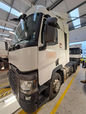 Lot 4 - 2017 (66 Plate) Renault Trucks T Series Tractor Unit Euro 6 NON RUNNER