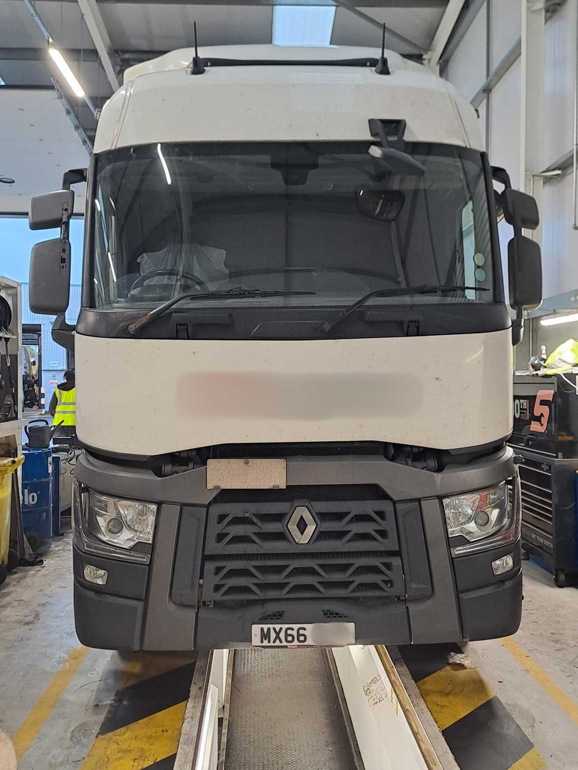 Lot 4 - 2017 (66 Plate) Renault Trucks T Series Tractor Unit Euro 6 NON RUNNER
