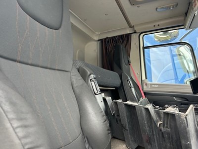 Lot 78 - 2018 DAF CF 260 FA Rigid Box Euro 6 NON RUNNER