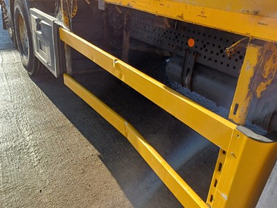 Lot 11 - 2015 Mercedes Arocs 6x2 Brick Grab Lorry Euro 6