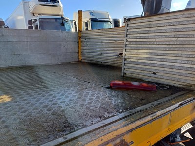 Lot 11 - 2015 Mercedes Arocs 6x2 Brick Grab Lorry Euro 6