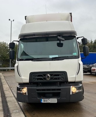 Lot 32 - 2017 Renault D Wide D26 Curtainsider Euro 6