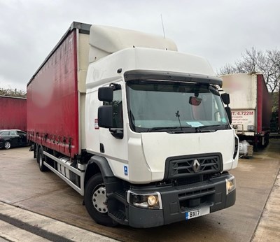 Lot 32 - 2017 Renault D Wide D26 Curtainsider Euro 6