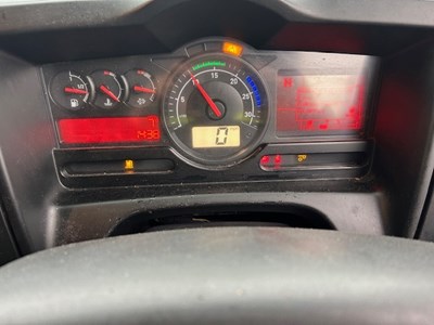 Lot 32 - 2017 Renault D Wide D26 Curtainsider Euro 6