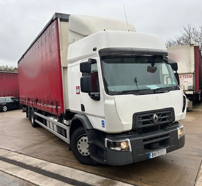Lot 32 - 2017 Renault D Wide D26 Curtainsider Euro 6