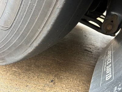 Lot 32 - 2017 Renault D Wide D26 Curtainsider Euro 6