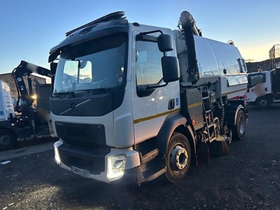 Lot 50 - 2019 (69 Plate) Volvo FL Johnston Sweeper Euro 6