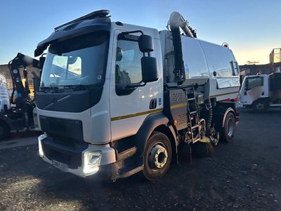 Lot 50 - 2019 (69 Plate) Volvo FL Johnston Sweeper Euro 6