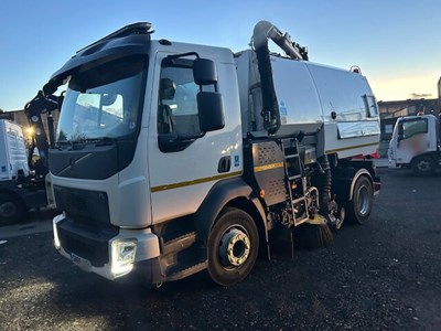 Lot 50 - 2019 (69 Plate) Volvo FL Johnston Sweeper Euro 6