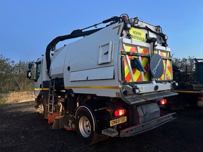 Lot 50 - 2019 (69 Plate) Volvo FL Johnston Sweeper Euro 6
