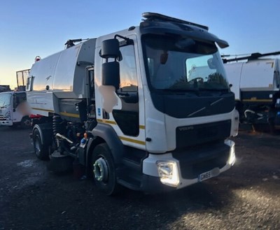 Lot 50 - 2019 (69 Plate) Volvo FL Johnston Sweeper Euro 6
