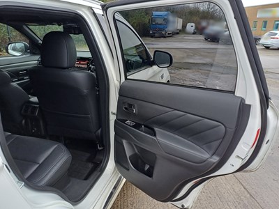 Lot 2 - 2019 Mitsubishi Outlander 4H PHEV CVT Euro 6