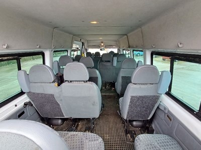 Lot 8 - 2009 Ford Transit 115 T430 17S RWD Minibus Euro 4