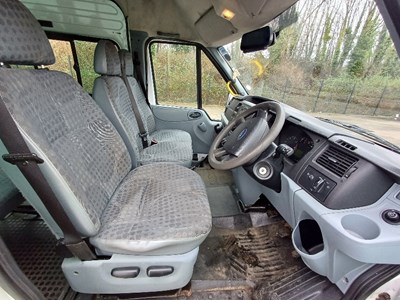 Lot 8 - 2009 Ford Transit 115 T430 17S RWD Minibus Euro 4