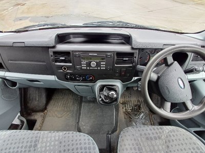 Lot 8 - 2009 Ford Transit 115 T430 17S RWD Minibus Euro 4