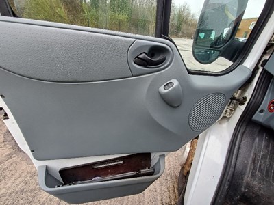 Lot 8 - 2009 Ford Transit 115 T430 17S RWD Minibus Euro 4