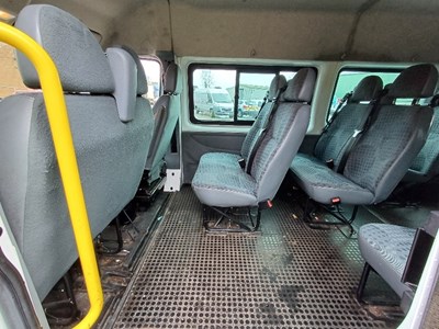 Lot 8 - 2009 Ford Transit 115 T430 17S RWD Minibus Euro 4