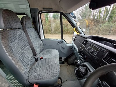 Lot 8 - 2009 Ford Transit 115 T430 17S RWD Minibus Euro 4