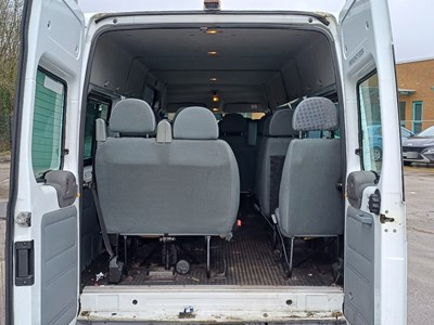 Lot 8 - 2009 Ford Transit 115 T430 17S RWD Minibus Euro 4
