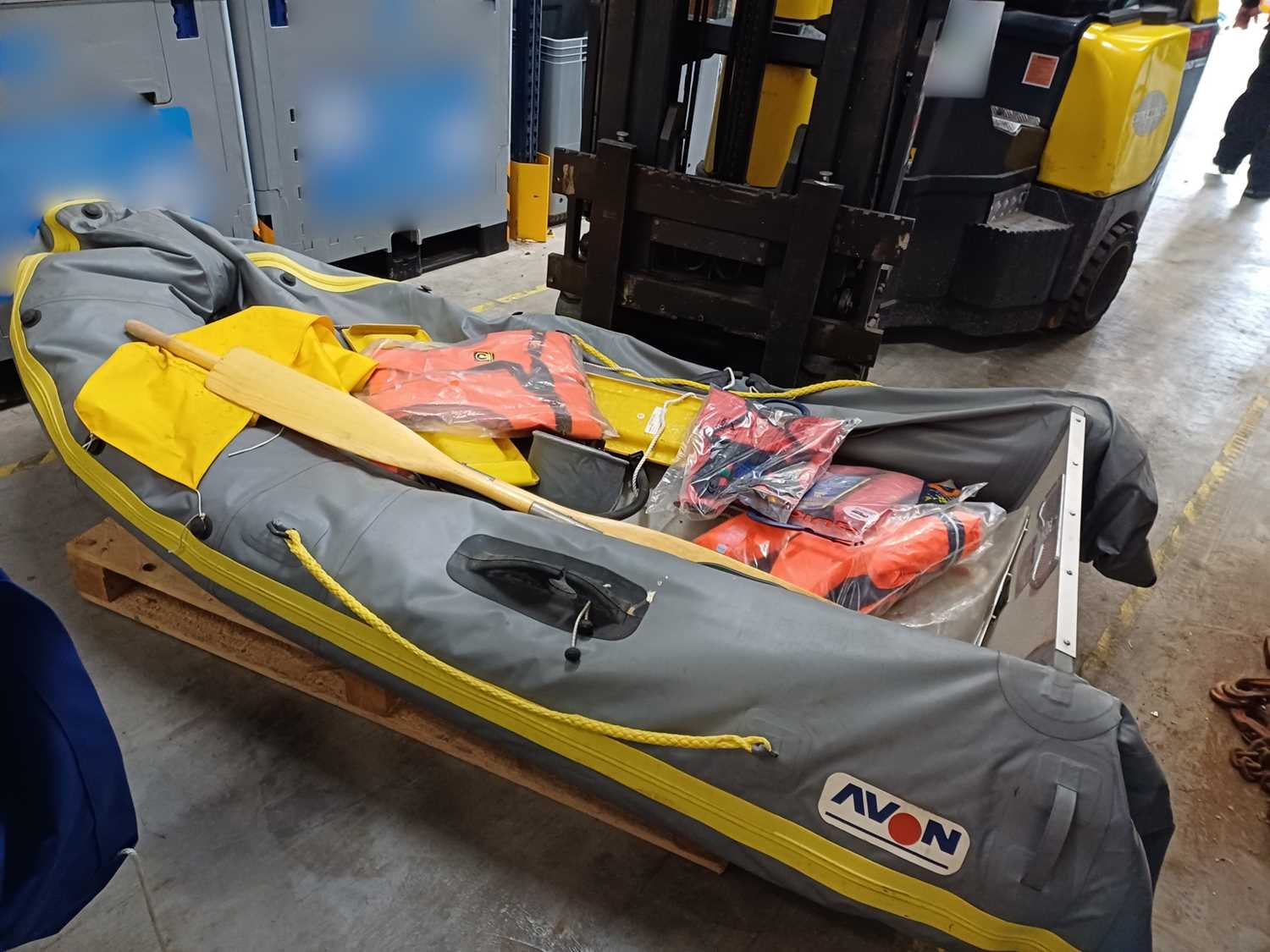 Lot 75 - Avon Inflatable Dinghy Boat