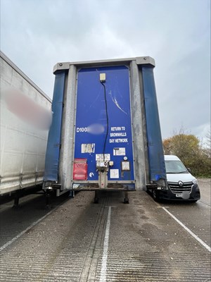 Lot 31 - 2010 SDC Curtainside Trailer