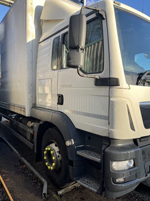 Lot 1 - 2017 MAN TGM 18.250 4x2 Rigid Box Euro 6