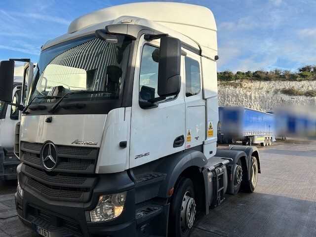 Lot 9 - 2017 (67 Plate) Mercedes Actros 2545 6x2 Tractor Unit Euro 6