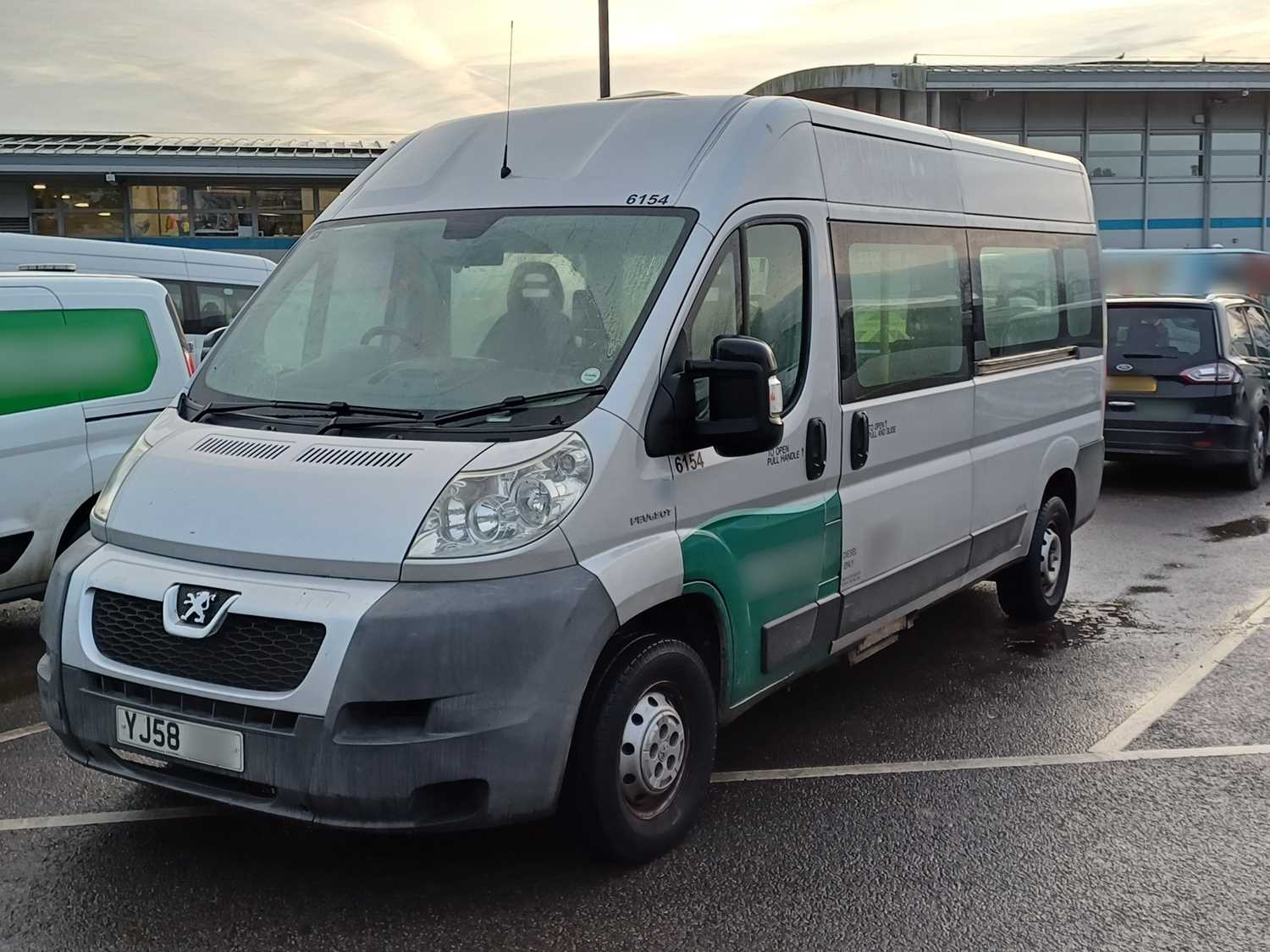 Lot 22 - 2008 (58 Plate) Peugeot Boxer 335 LWB 11 Seat Minibus Euro 4
