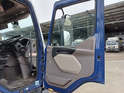 Lot 13 - 2016 DAF LF220 FT 4x2 Urban Artic Tractor Unit Euro 6