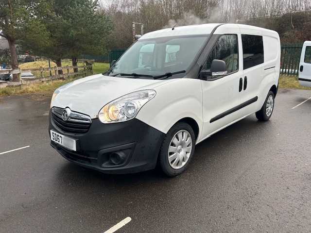 Lot 41 - 2017 (67 Plate) Vauxhall Combo 2300 Crew Cab Panel Van Euro 6