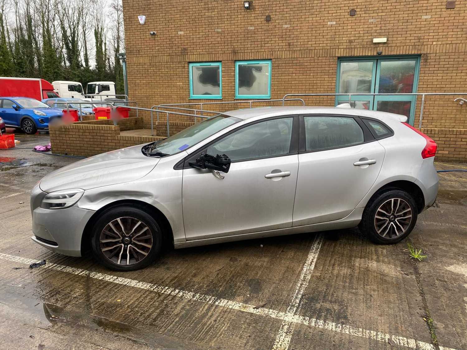 Lot 30 - 2019 (69 Plate) Volvo V40 Momentum Edition T2 Euro 6