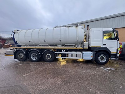 Lot 19 - 2015 Volvo FM-420 32T Vacuum/Pressure 8x2 Tanker Euro 6