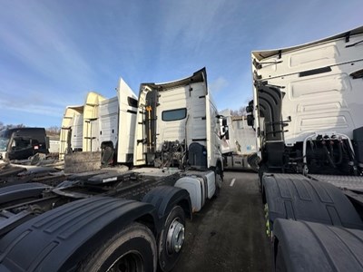 Lot 2 - 2019 (69 Plate) Volvo FH 6x2 Tractor Unit Euro 6