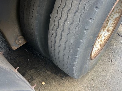 Lot 35 - 1994 Montracon Box Trailer Tandem Axle