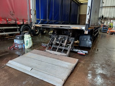 Lot 11 - 2011 DAF CF65 220 BOD V 4x2 Rigid Curtainside Euro 5