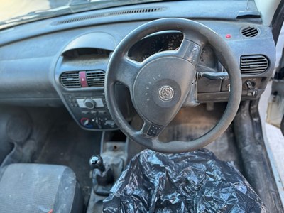 Lot 27 - 2011 Vauxhall Combo 2000 CDTI 16V Panel Van Euro 4