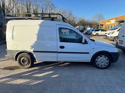 Lot 27 - 2011 Vauxhall Combo 2000 CDTI 16V Panel Van Euro 4
