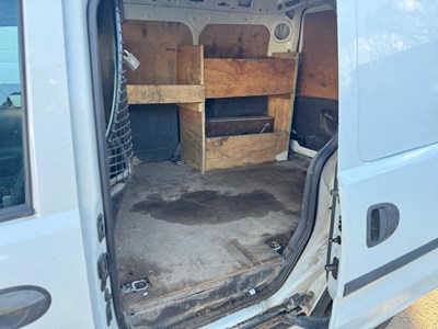 Lot 27 - 2011 Vauxhall Combo 2000 CDTI 16V Panel Van Euro 4