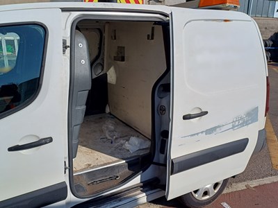Lot 7 - 2014 (64 Plate) Peugeot Partner 750 S L2 HDi Panel Van Euro 5