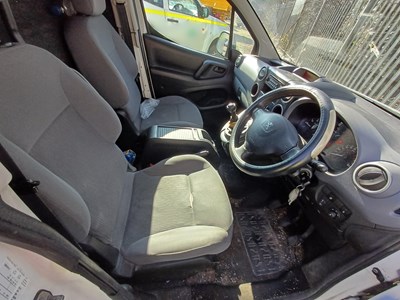 Lot 7 - 2014 (64 Plate) Peugeot Partner 750 S L2 HDi Panel Van Euro 5