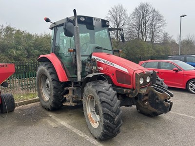 Lot 10 - 2005 Massey Ferguson 5455 Tractor